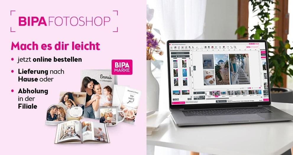 Laptop mit BIPA Fotoshop Editor zur Fotoproduktgestaltung, links Auswahl an Fotobüchern, Tassen und Kalendern.